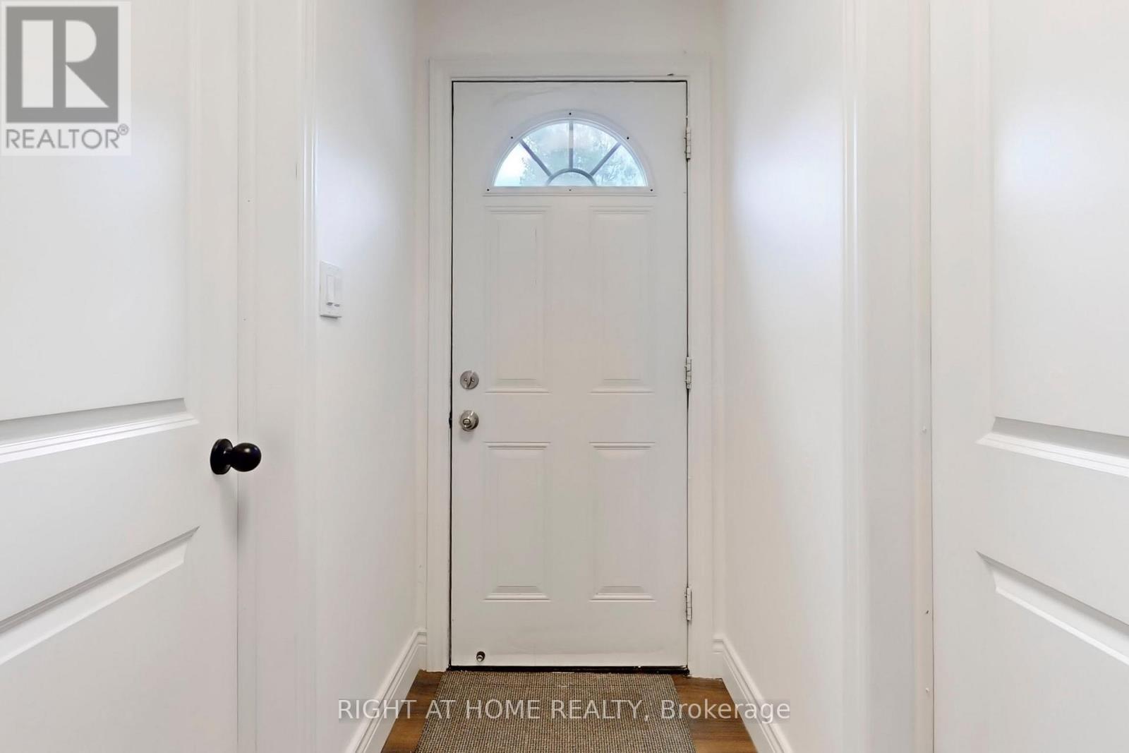 92 Aurora Street, Hamilton, Ontario  L8N 2P7 - Photo 8 - X12483264