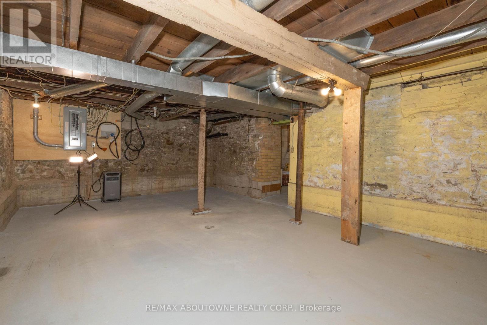 3276 Governors Road, Hamilton, Ontario  L0R 1T0 - Photo 40 - X12483282