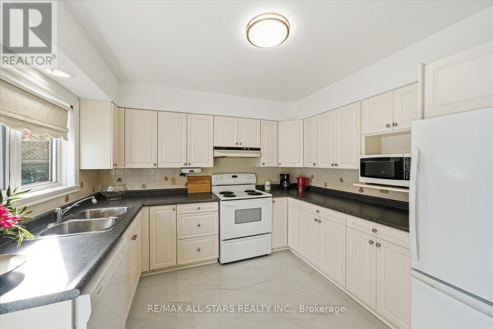 2999 Lakeside Drive, Severn (Washago), Ontario  L3V 6H3 - Photo 14 - S12424325