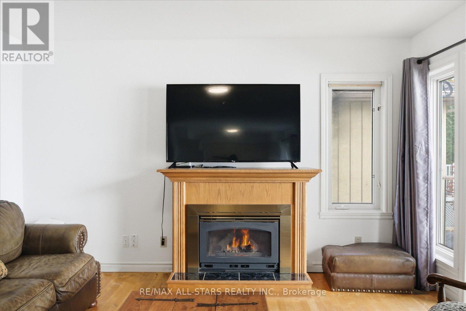 Upper Level - 2999 Lakeside Drive, Severn (Washago), Ontario  L3V 6H3 - Photo 10 - S12424328
