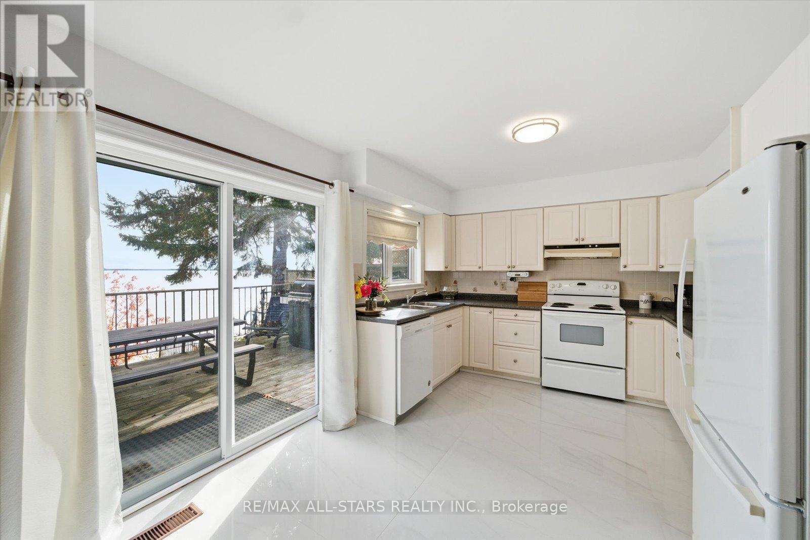 Upper Level - 2999 Lakeside Drive, Severn (Washago), Ontario  L3V 6H3 - Photo 12 - S12424328