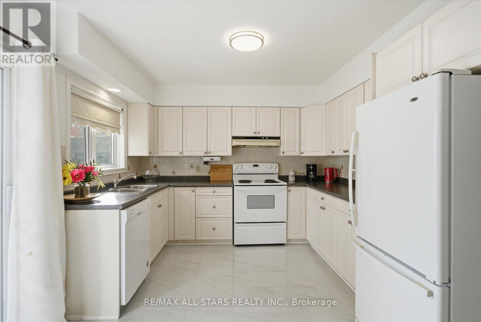 Upper Level - 2999 Lakeside Drive, Severn (Washago), Ontario  L3V 6H3 - Photo 13 - S12424328