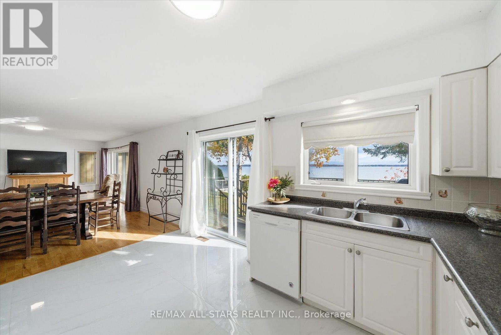 Upper Level - 2999 Lakeside Drive, Severn (Washago), Ontario  L3V 6H3 - Photo 15 - S12424328