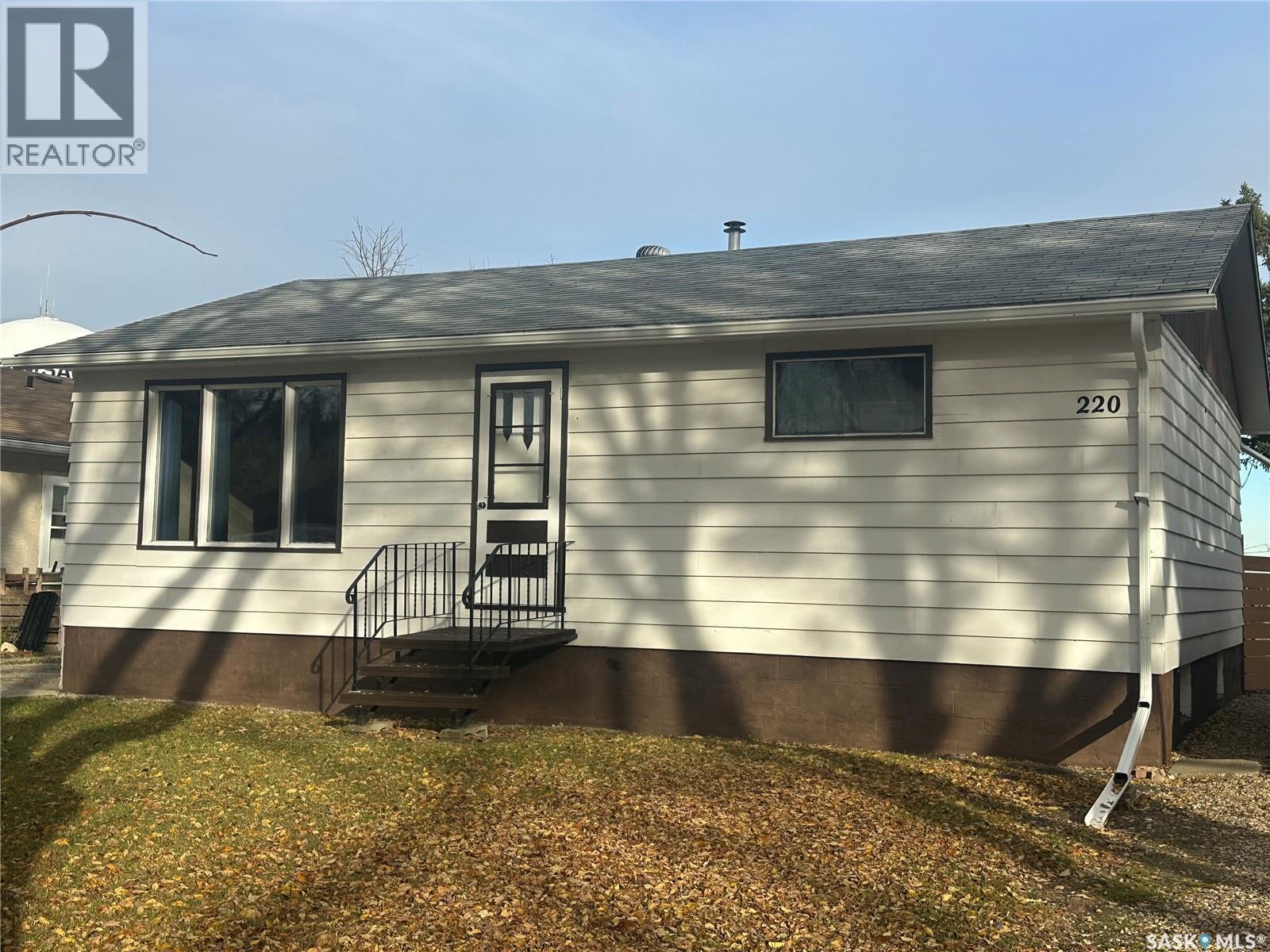 220 Avenue Road, Kamsack, Saskatchewan  S0A 1S0 - Photo 10 - SK021670