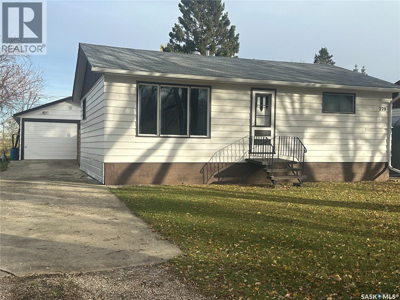 220 Avenue Road, Kamsack, Saskatchewan  S0A 1S0 - Photo 11 - SK021670