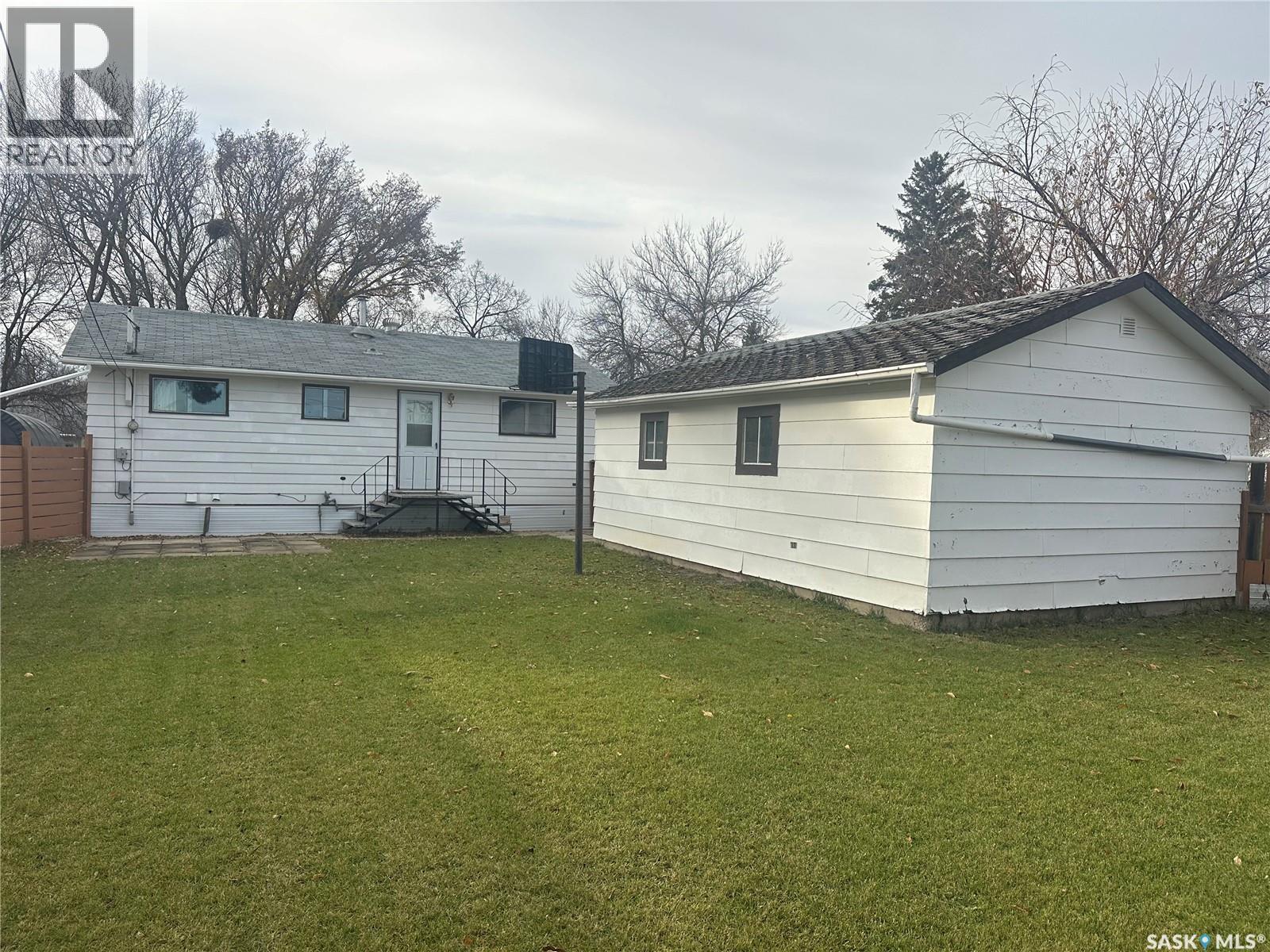 220 Avenue Road, Kamsack, Saskatchewan  S0A 1S0 - Photo 3 - SK021670