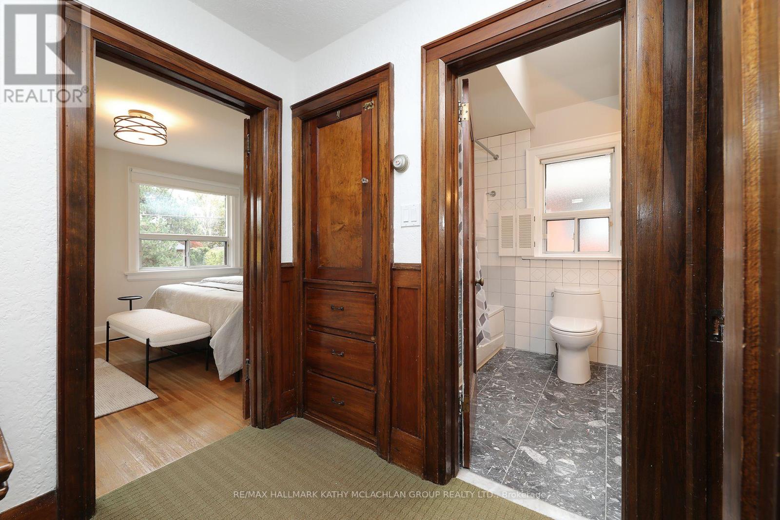 12 Cameron Crescent, Toronto, Ontario  M4G 1Z8 - Photo 16 - C12483312