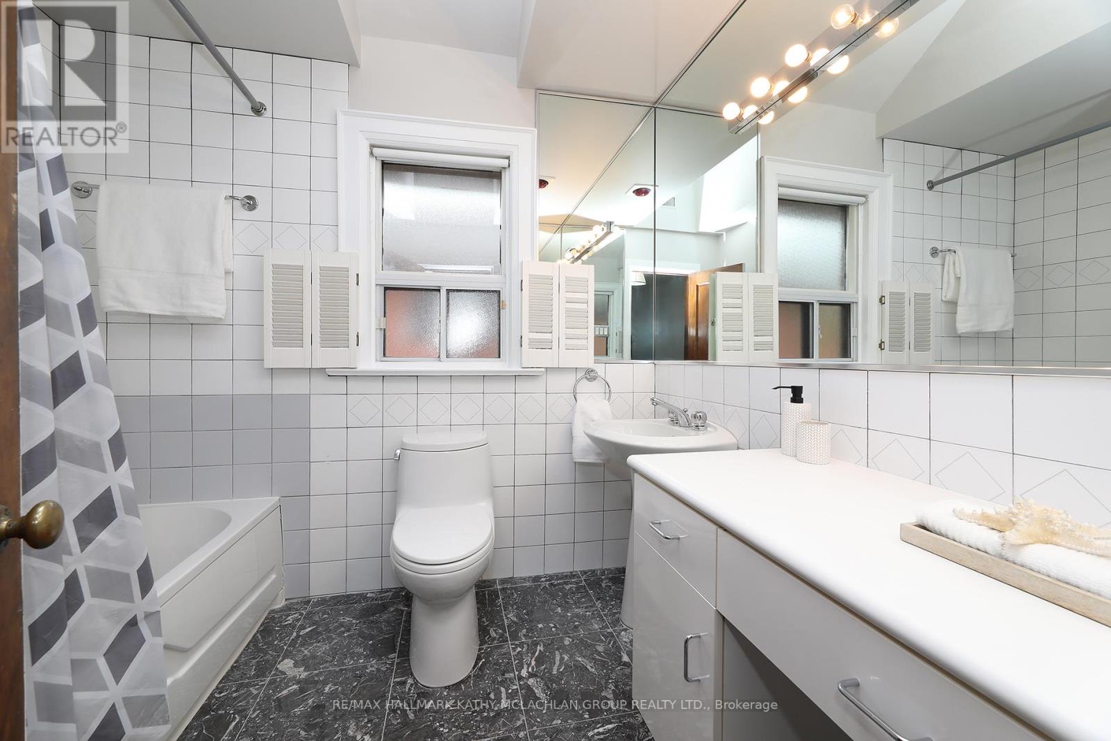 12 Cameron Crescent, Toronto, Ontario  M4G 1Z8 - Photo 22 - C12483312