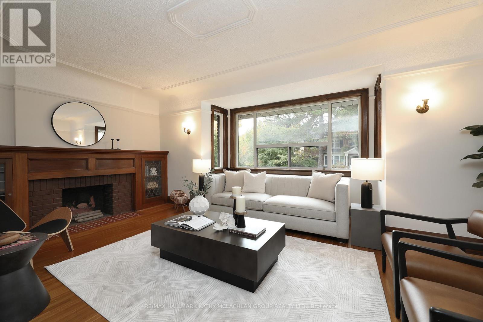 12 Cameron Crescent, Toronto, Ontario  M4G 1Z8 - Photo 5 - C12483312