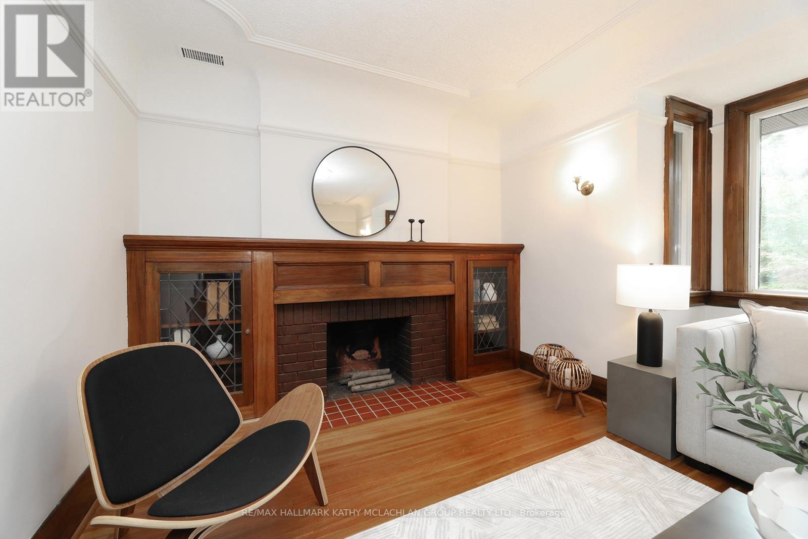 12 Cameron Crescent, Toronto, Ontario  M4G 1Z8 - Photo 7 - C12483312