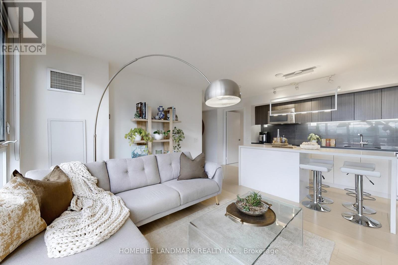 3206 - 85 Queens Wharf Road, Toronto, Ontario  M5V 0J9 - Photo 4 - C12483379