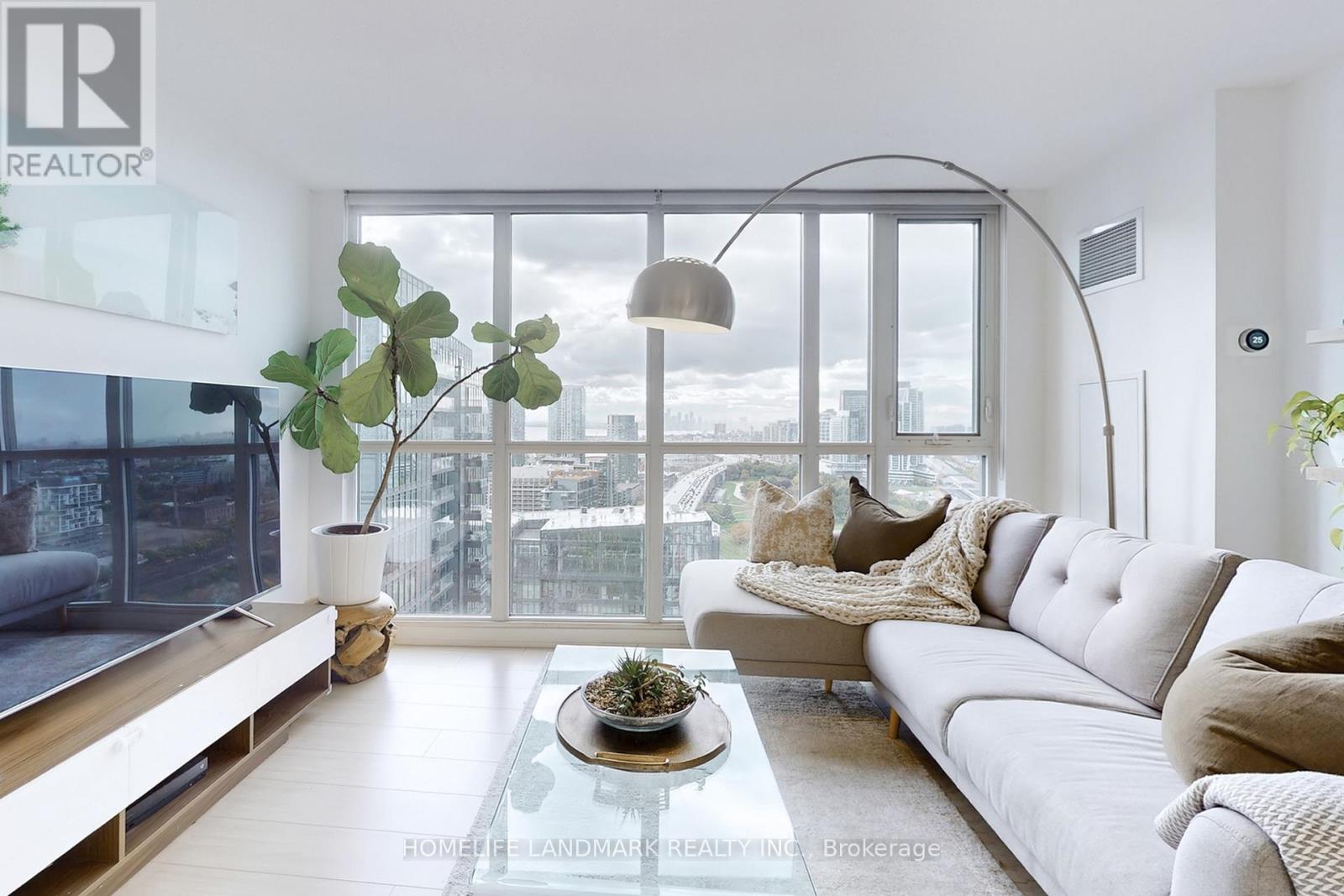 3206 - 85 Queens Wharf Road, Toronto, Ontario  M5V 0J9 - Photo 6 - C12483379