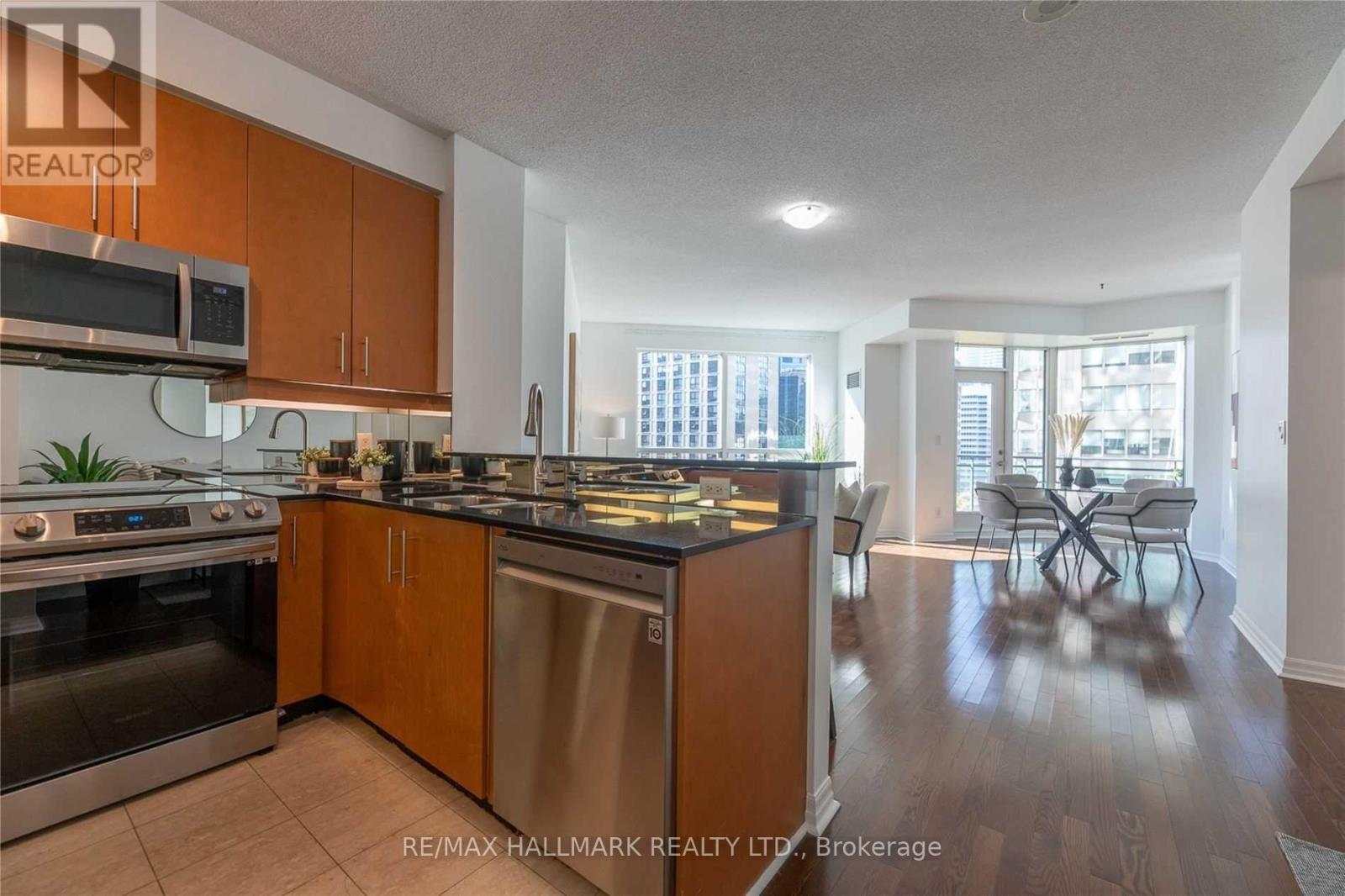 1207 - 300 Bloor Street E, Toronto, Ontario  M4W 3Y2 - Photo 2 - C12483389