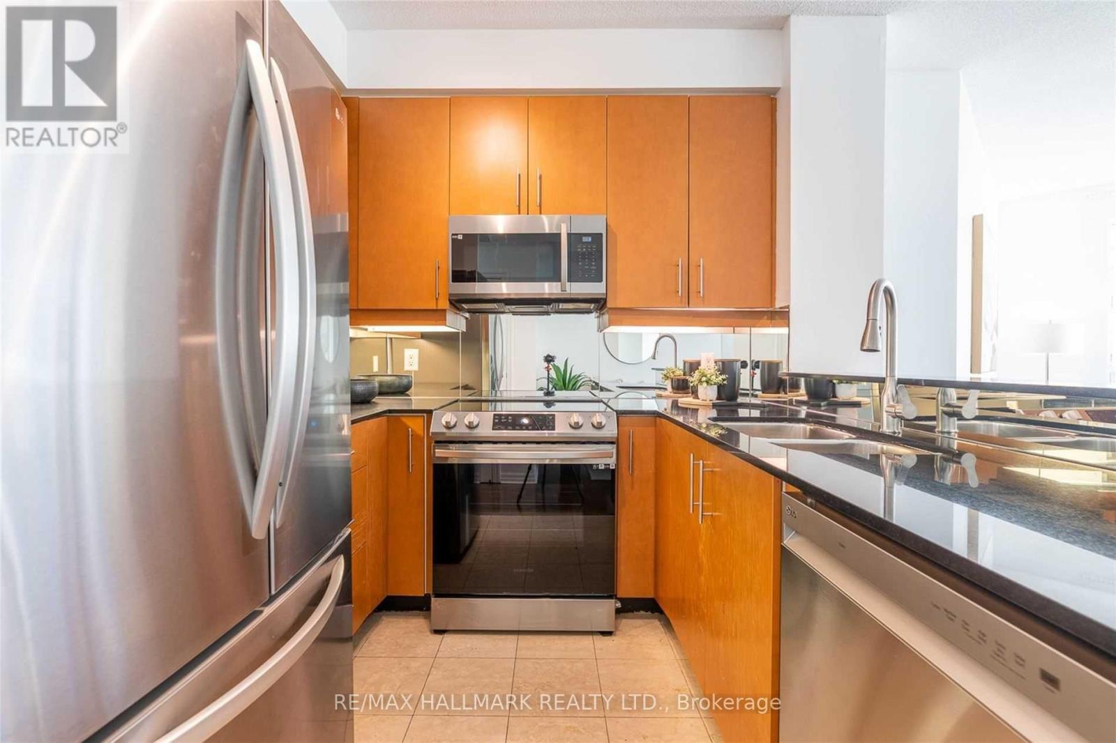 1207 - 300 Bloor Street E, Toronto, Ontario  M4W 3Y2 - Photo 3 - C12483389