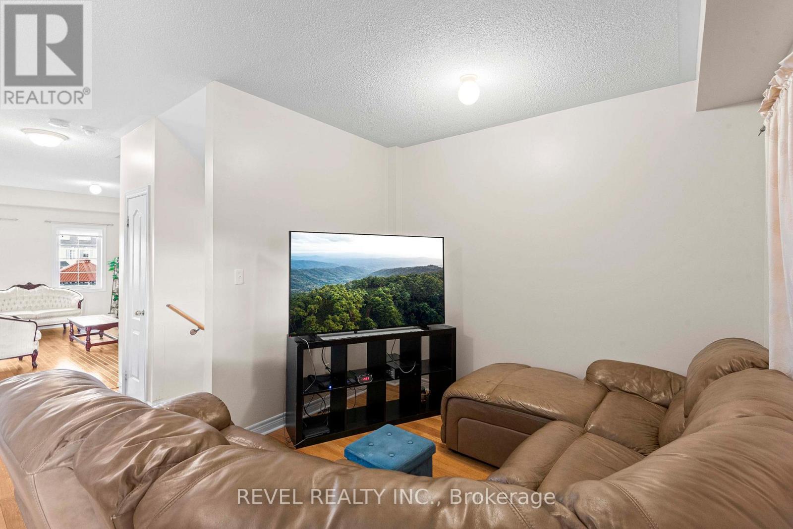 1516 Shepway Mews, Pickering, Ontario  L1X 0C7 - Photo 13 - E12483385