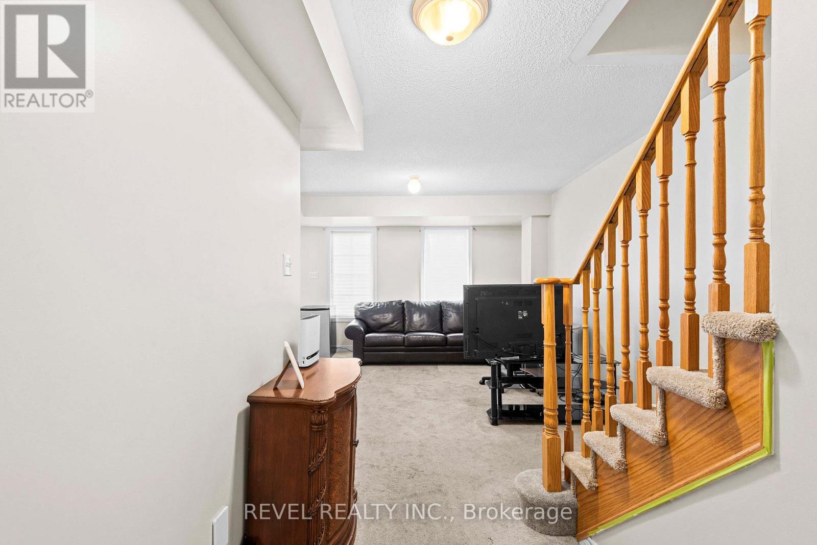 1516 Shepway Mews, Pickering, Ontario  L1X 0C7 - Photo 5 - E12483385