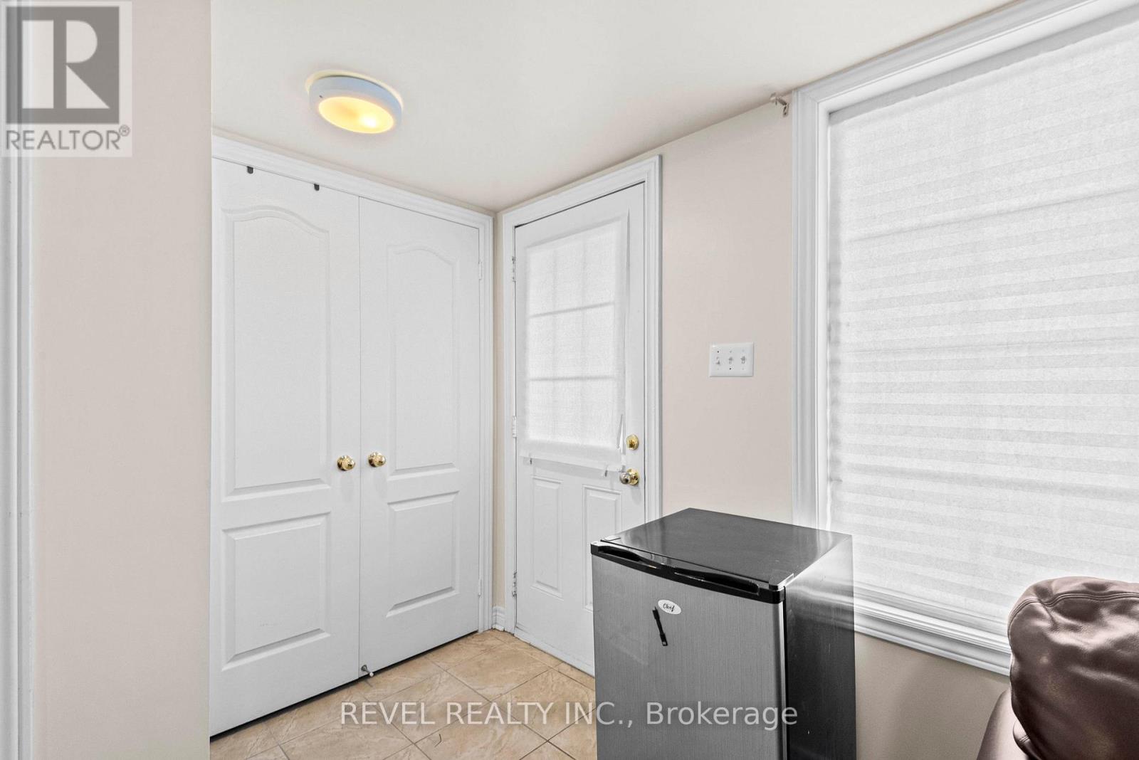 1516 Shepway Mews, Pickering, Ontario  L1X 0C7 - Photo 9 - E12483385