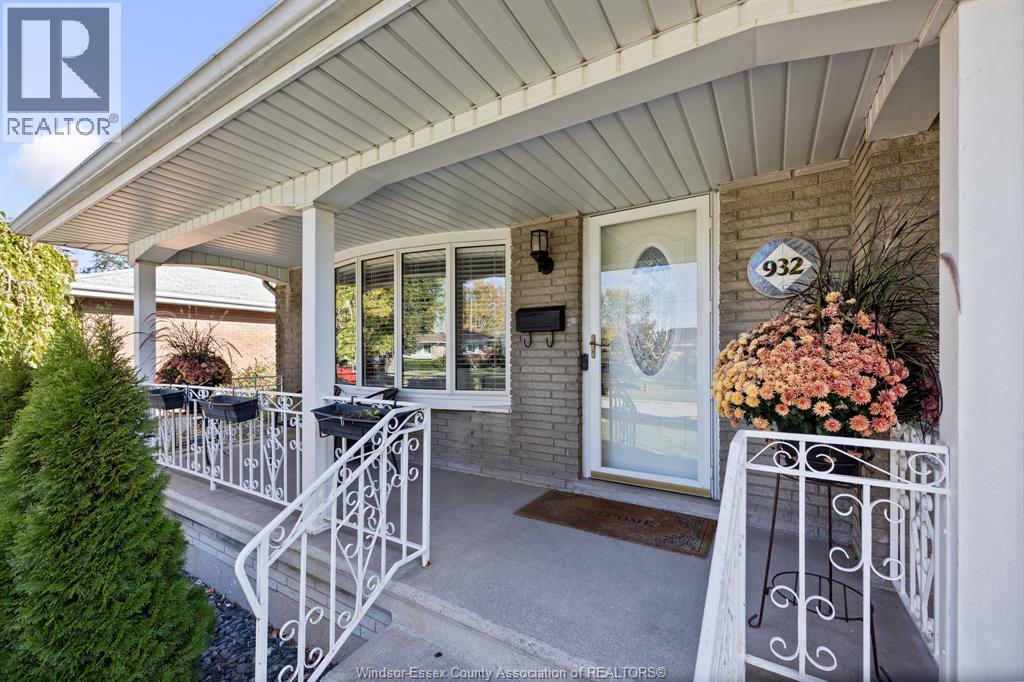 932 Greendale, Windsor, Ontario  N8S 4B3 - Photo 2 - 25027231