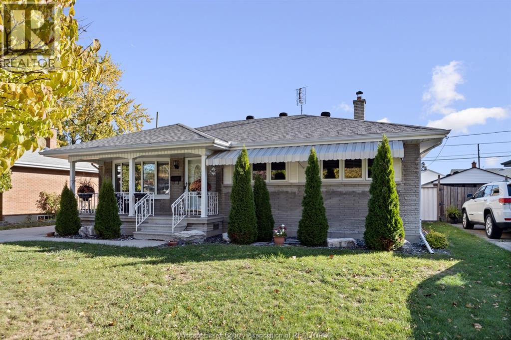 932 Greendale, Windsor, Ontario  N8S 4B3 - Photo 4 - 25027231