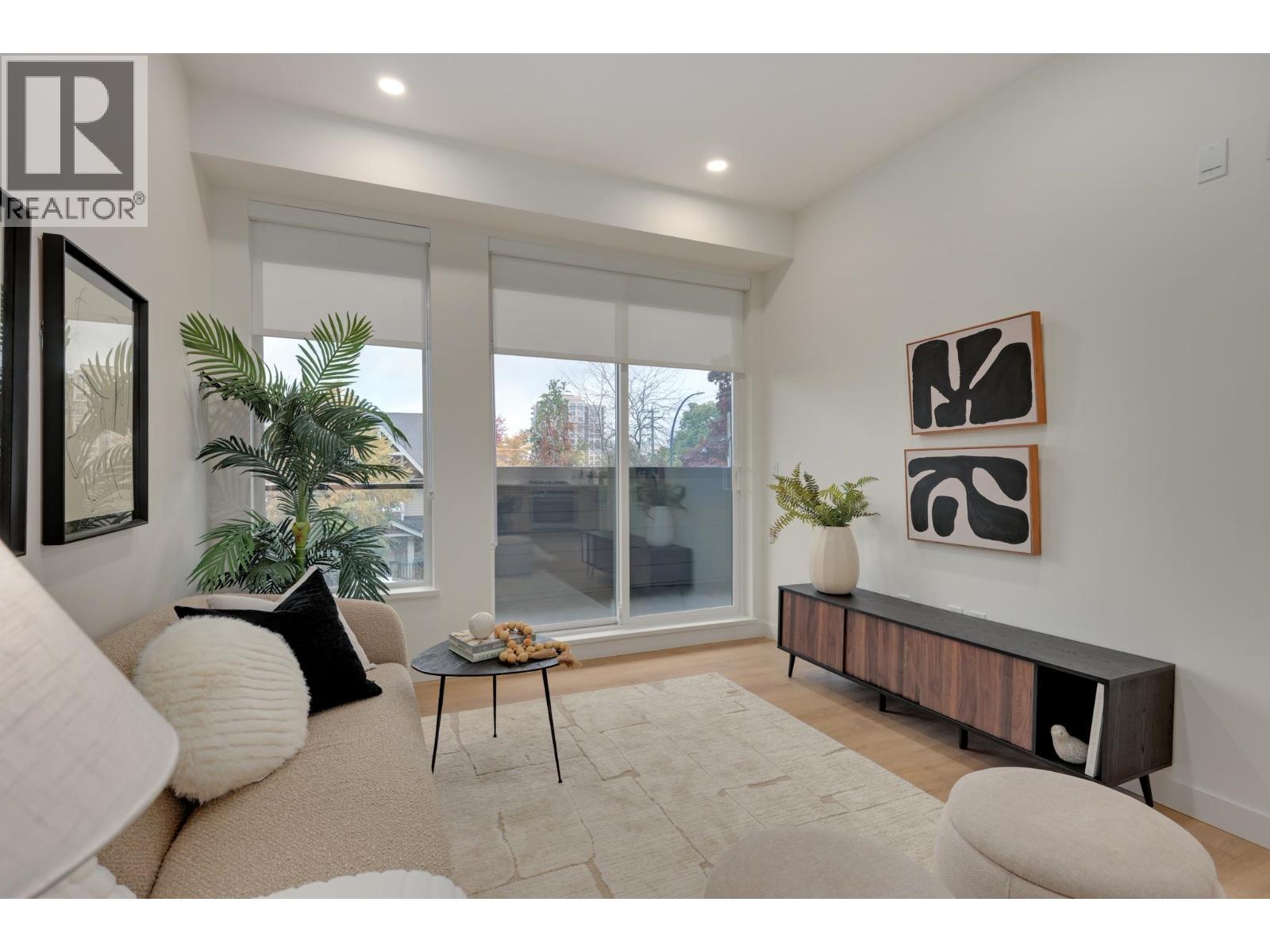 600 Rochester Avenue, Coquitlam, British Columbia  V3K 0K1 - Photo 1 - R3061959