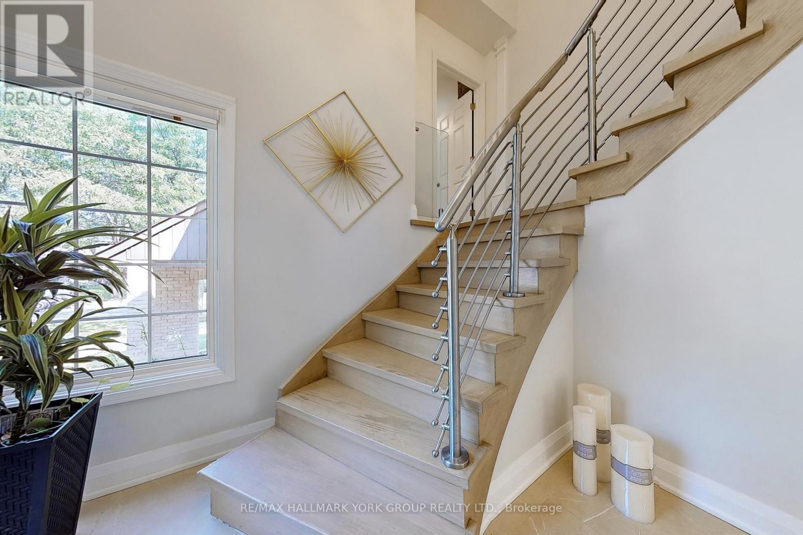 27 Murdock Avenue, Aurora, Ontario  L4G 5E7 - Photo 14 - N12483332