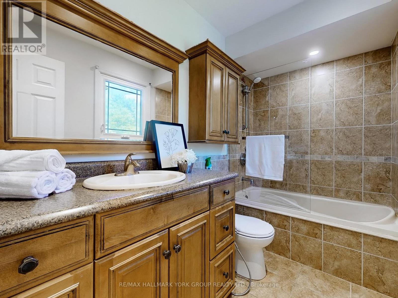 27 Murdock Avenue, Aurora, Ontario  L4G 5E7 - Photo 22 - N12483332