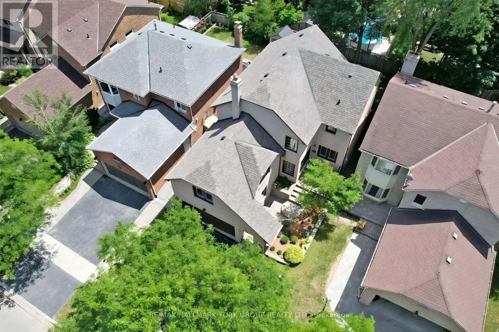 27 Murdock Avenue, Aurora, Ontario  L4G 5E7 - Photo 3 - N12483332