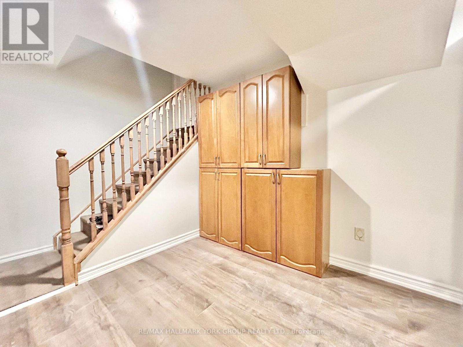 27 Murdock Avenue, Aurora, Ontario  L4G 5E7 - Photo 32 - N12483332