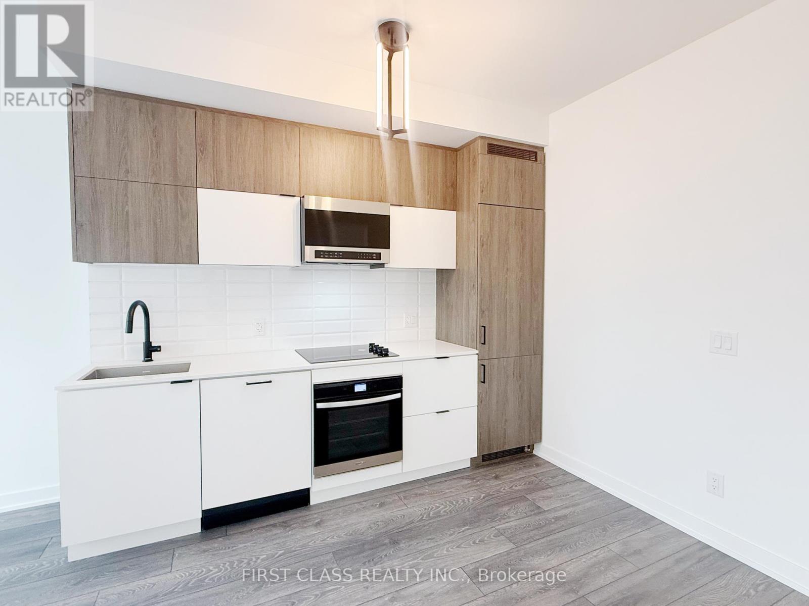 709 - 8888 Yonge Street, Richmond Hill, Ontario  L4C 6Z1 - Photo 3 - N12483416
