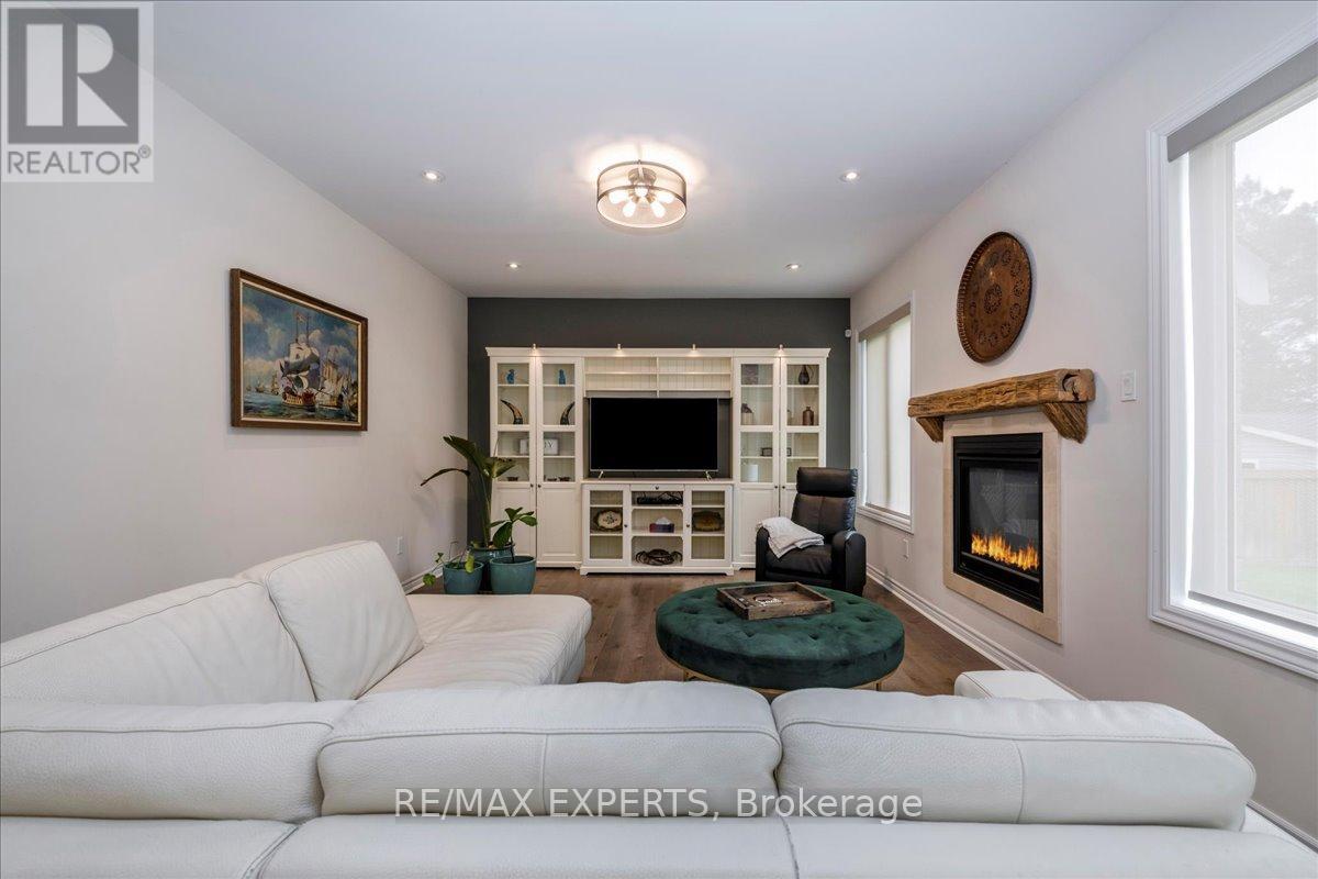 12 Mount Crescent, Essa, Ontario  L3W 0N4 - Photo 15 - N12483419