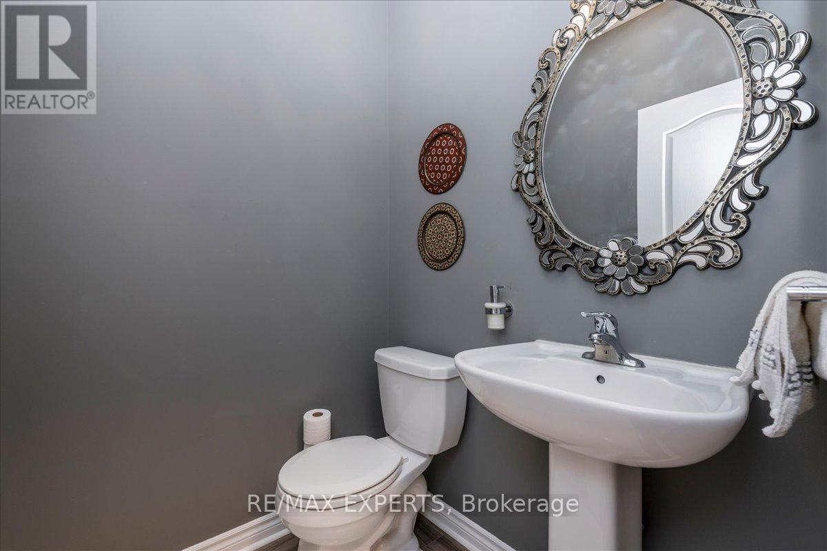 12 Mount Crescent, Essa, Ontario  L3W 0N4 - Photo 17 - N12483419