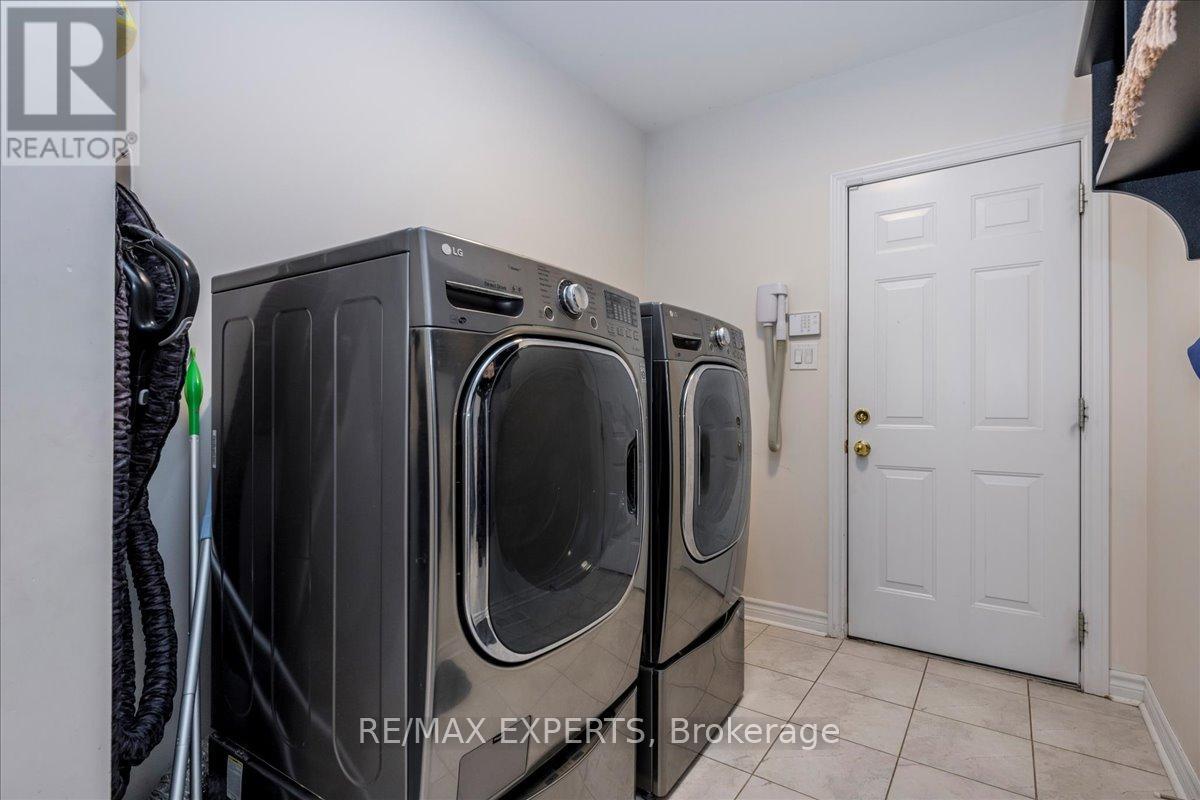 12 Mount Crescent, Essa, Ontario  L3W 0N4 - Photo 18 - N12483419