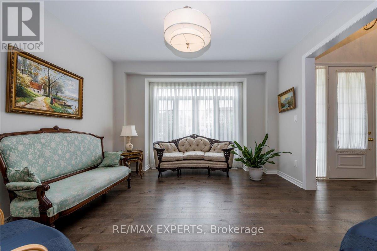 12 Mount Crescent, Essa, Ontario  L3W 0N4 - Photo 4 - N12483419