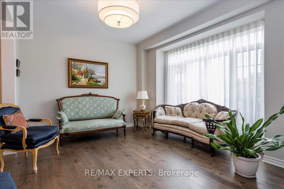 12 Mount Crescent, Essa, Ontario  L3W 0N4 - Photo 5 - N12483419