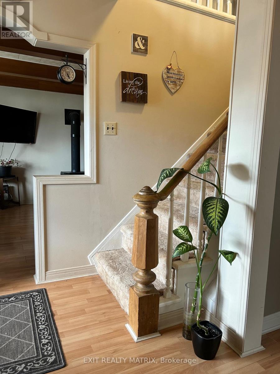 376 Telegraph Road, Alfred And Plantagenet, Ontario  K0B 1A0 - Photo 12 - X12482484