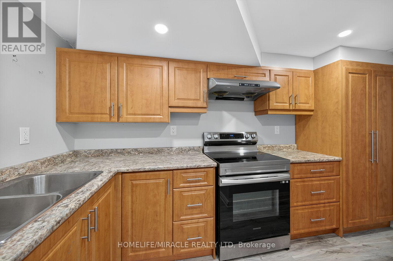 764 Upper Ottawa Street, Hamilton, Ontario  L8T 3V1 - Photo 3 - X12482210
