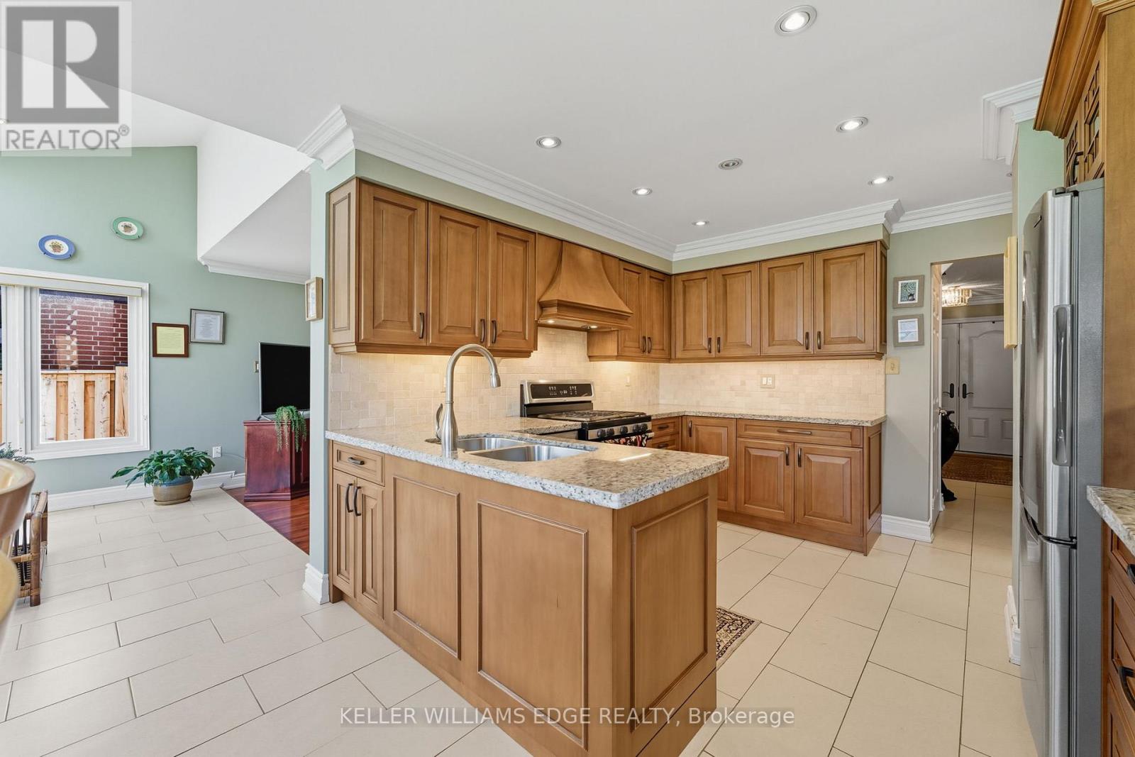 3043 Vanderbilt Road, Mississauga, Ontario  L5N 4W8 - Photo 5 - W12420682