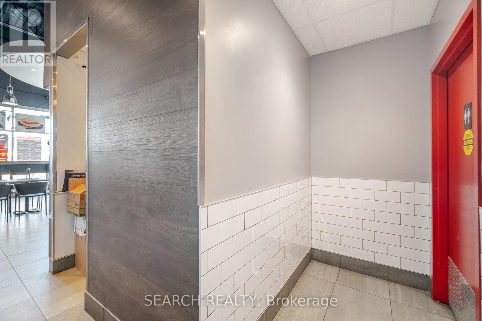 1900 Fowler Drive, Mississauga, Ontario  L5K 1T7 - Photo 15 - W12458699