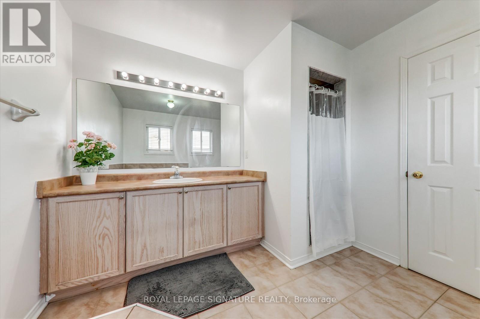 72 Fairhill Avenue, Brampton, Ontario  L7A 2E8 - Photo 20 - W12483319