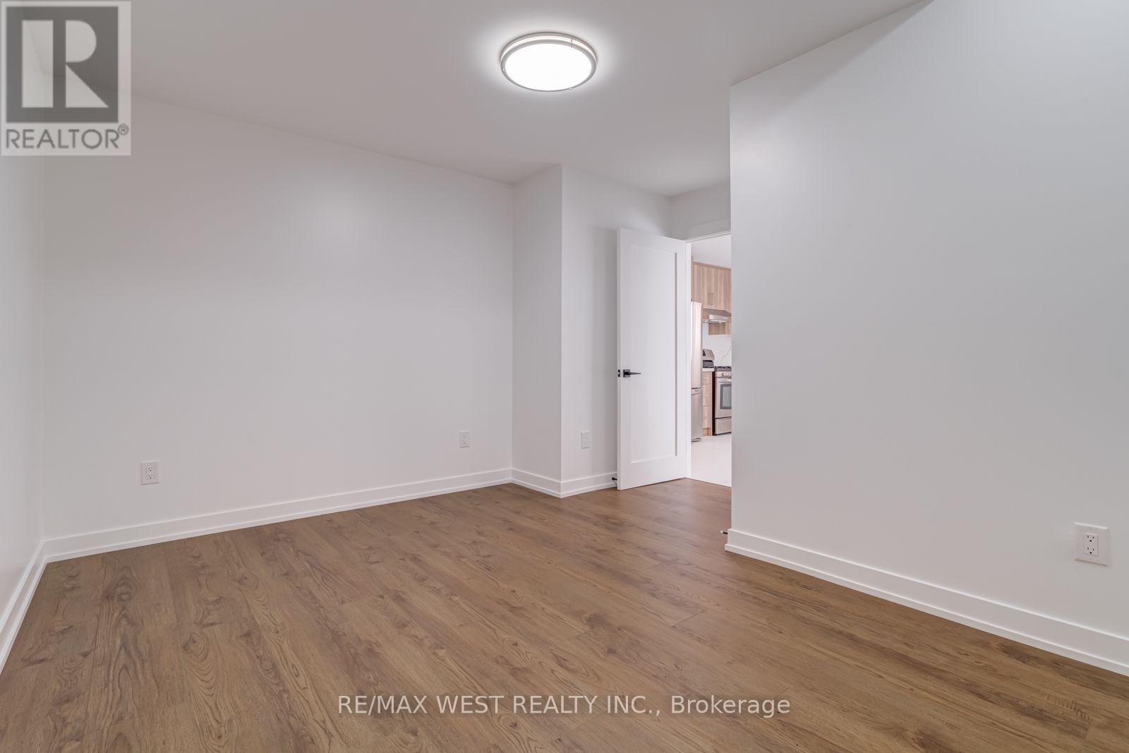 Main - 152 Clarence Street, Brampton, Ontario  L6W 1S9 - Photo 12 - W12483321