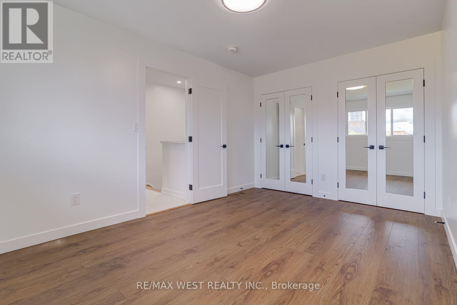 Main - 152 Clarence Street, Brampton, Ontario  L6W 1S9 - Photo 18 - W12483321