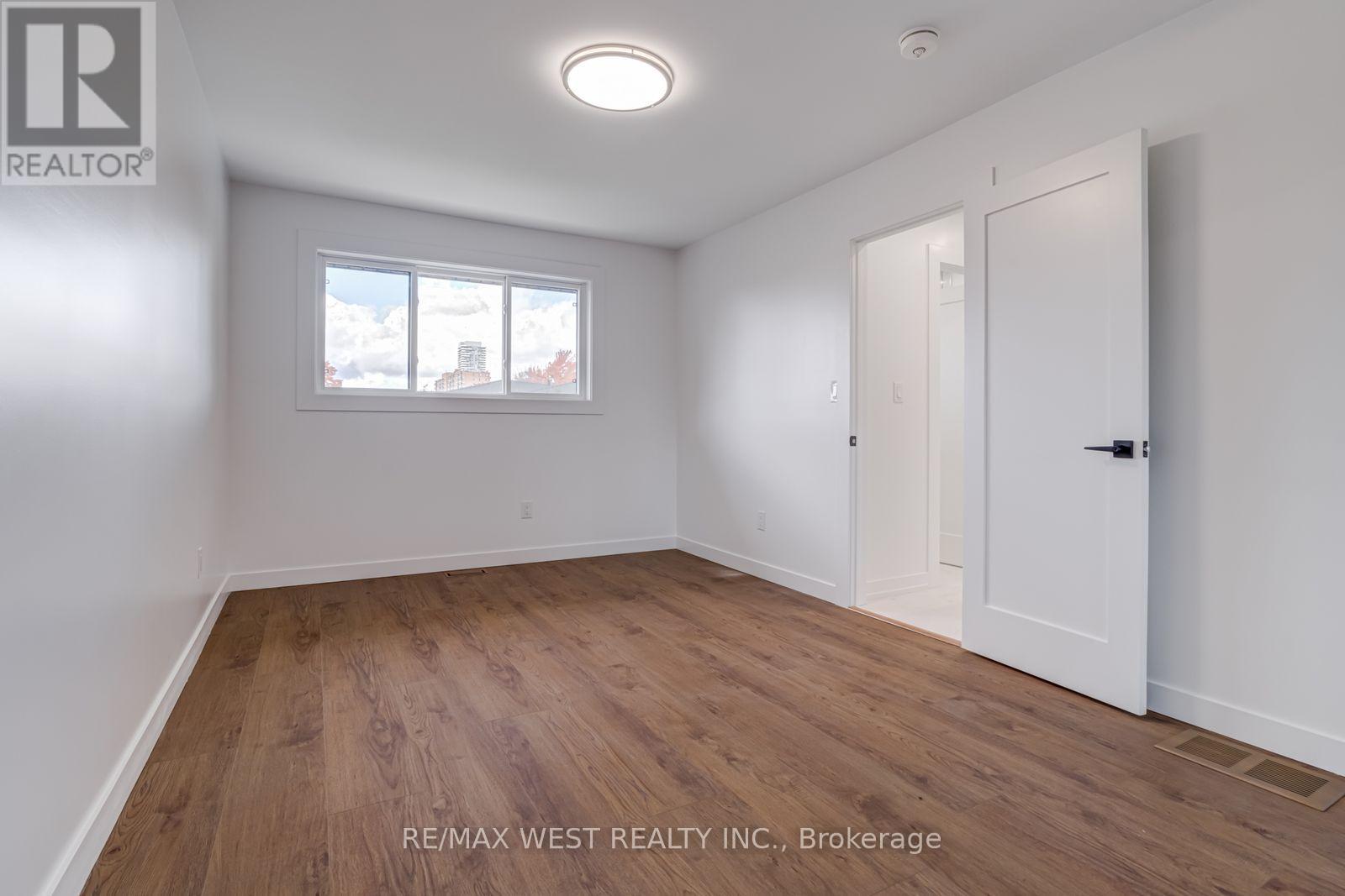 Main - 152 Clarence Street, Brampton, Ontario  L6W 1S9 - Photo 19 - W12483321