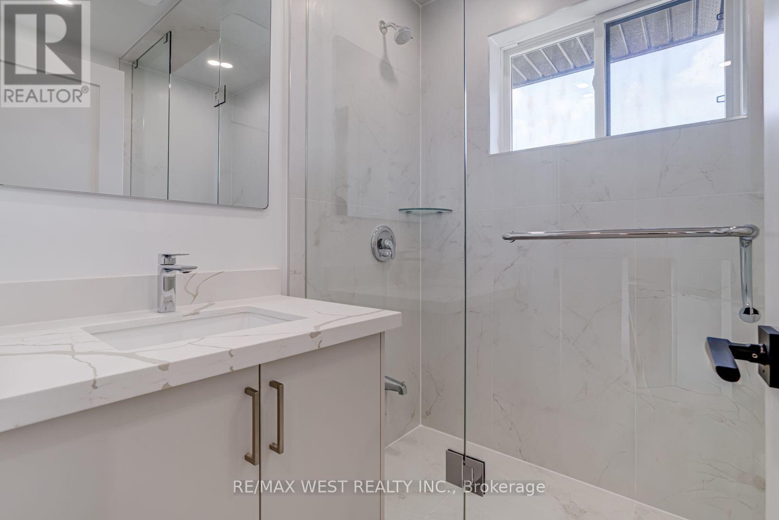 Main - 152 Clarence Street, Brampton, Ontario  L6W 1S9 - Photo 23 - W12483321