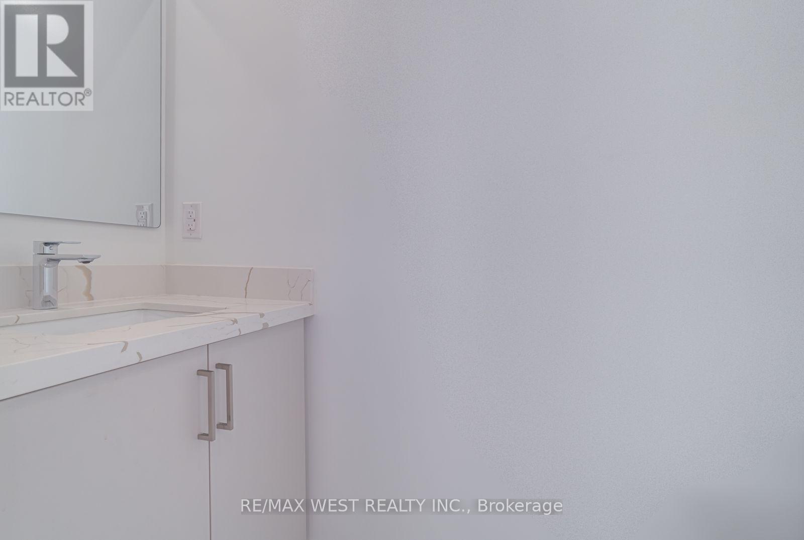 Main - 152 Clarence Street, Brampton, Ontario  L6W 1S9 - Photo 7 - W12483321