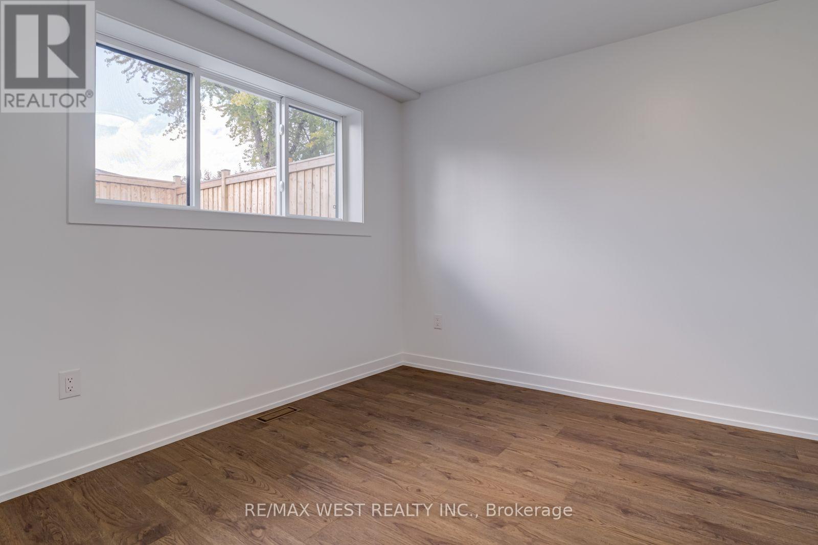 Lower - 152 Clarence Street, Brampton, Ontario  L6W 1S9 - Photo 10 - W12483327