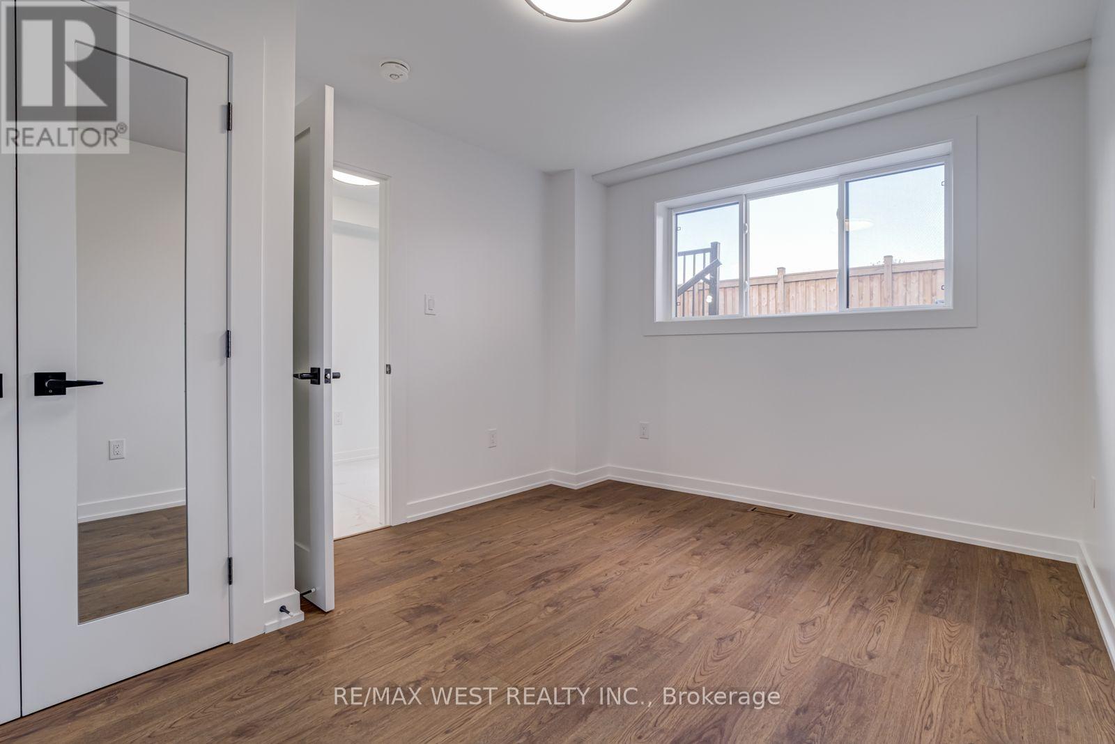Lower - 152 Clarence Street, Brampton, Ontario  L6W 1S9 - Photo 12 - W12483327