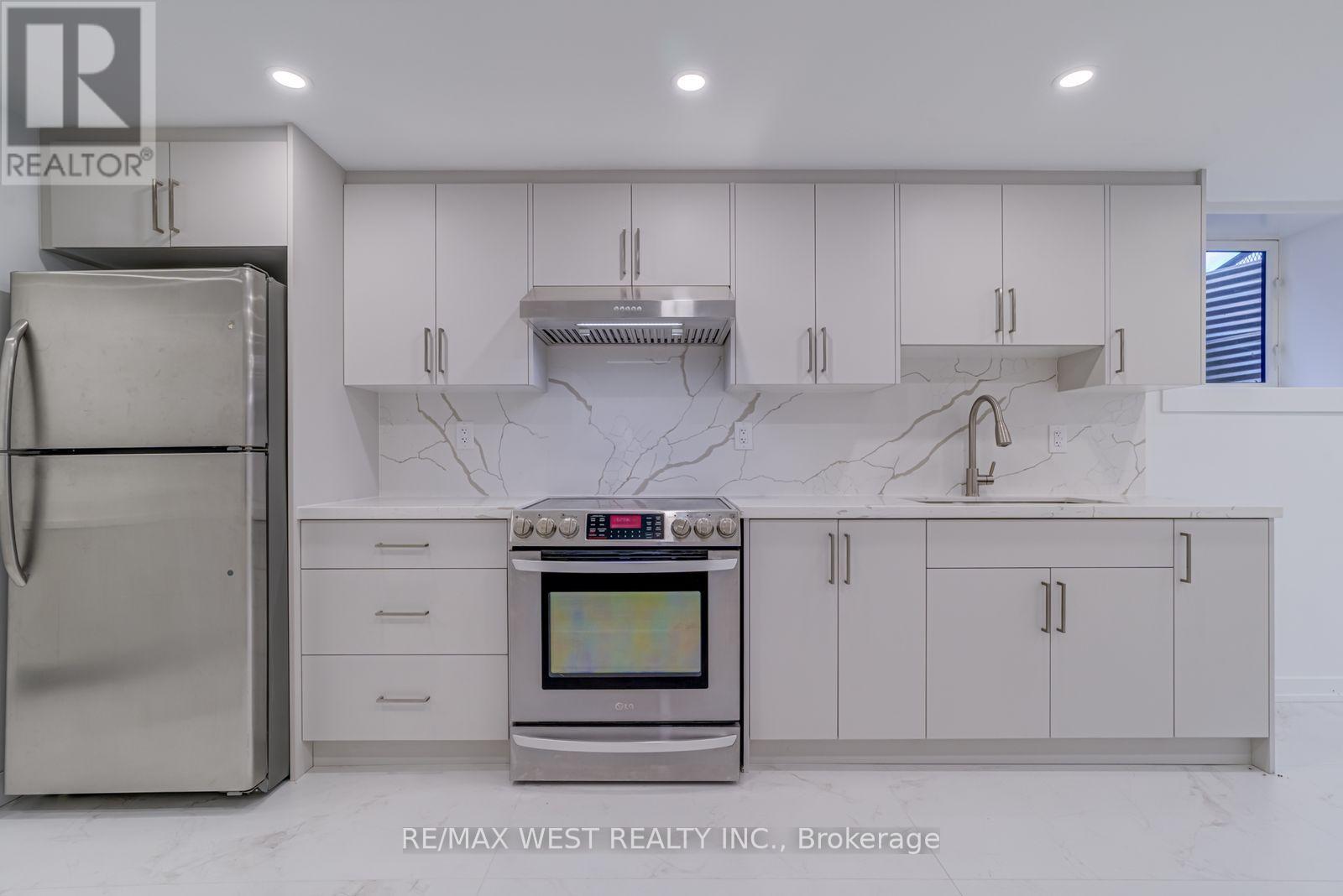 Lower - 152 Clarence Street, Brampton, Ontario  L6W 1S9 - Photo 14 - W12483327