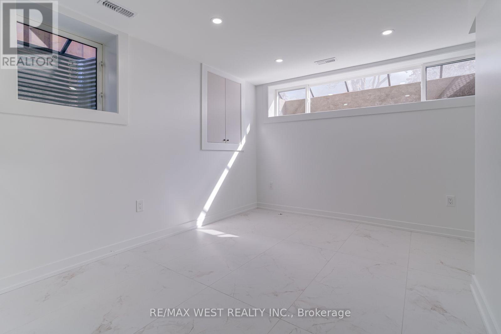 Lower - 152 Clarence Street, Brampton, Ontario  L6W 1S9 - Photo 17 - W12483327
