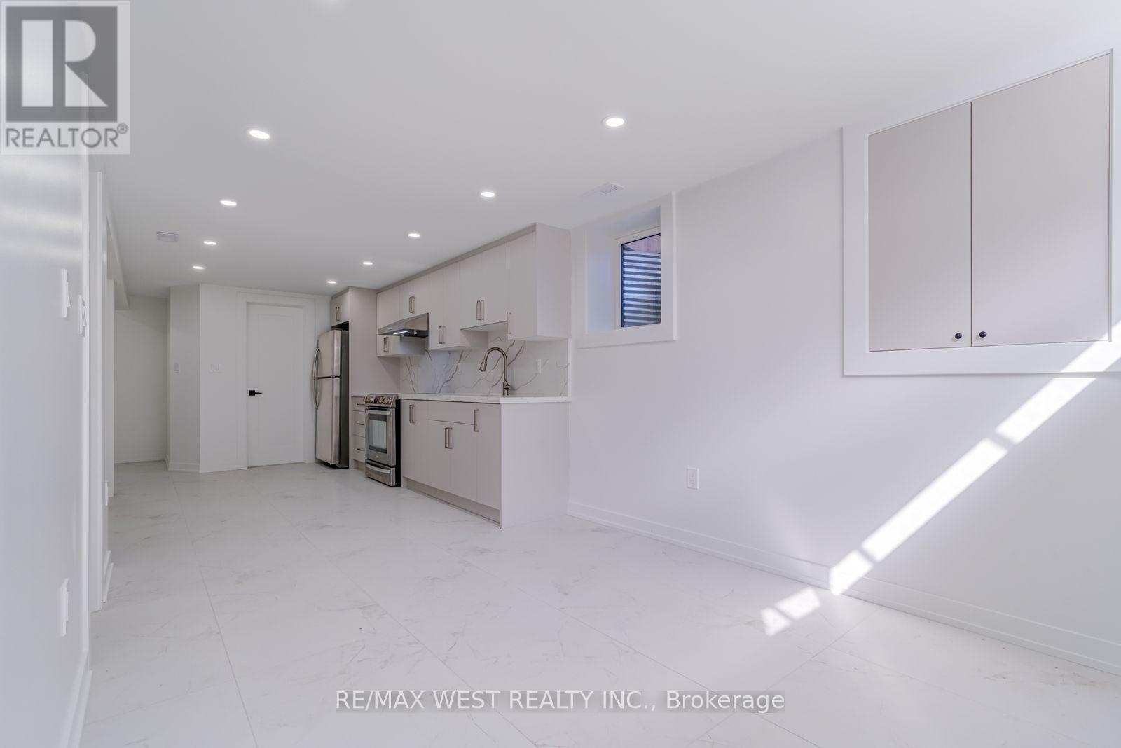 Lower - 152 Clarence Street, Brampton, Ontario  L6W 1S9 - Photo 19 - W12483327