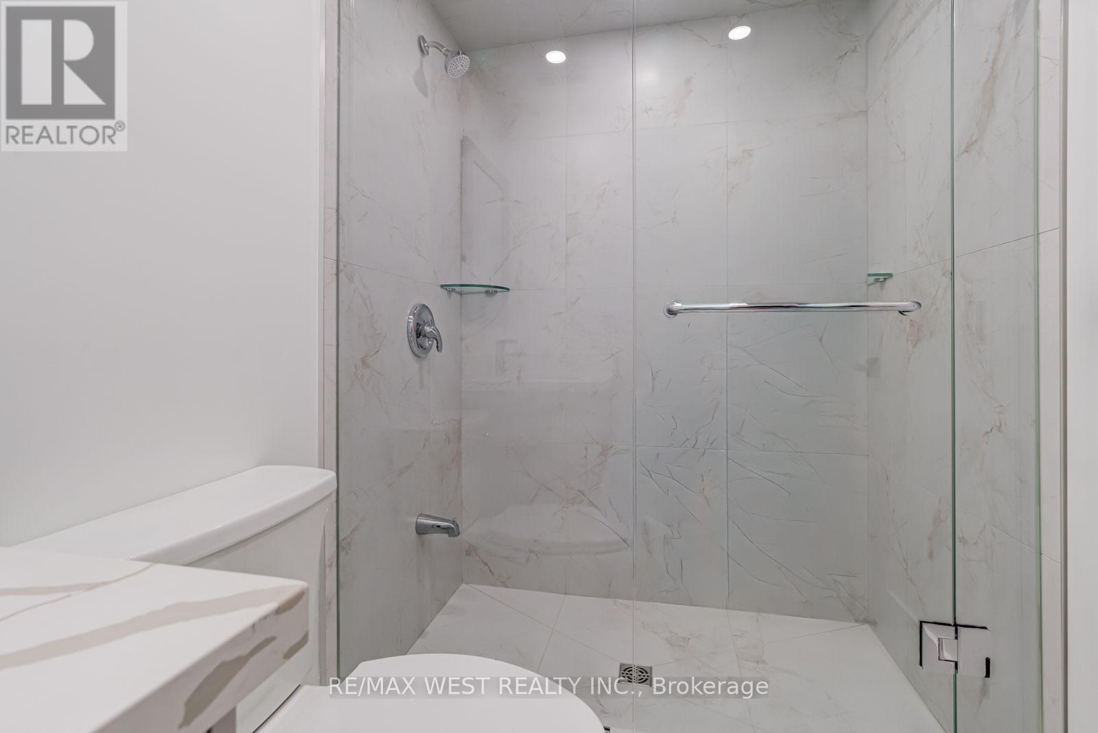Lower - 152 Clarence Street, Brampton, Ontario  L6W 1S9 - Photo 23 - W12483327